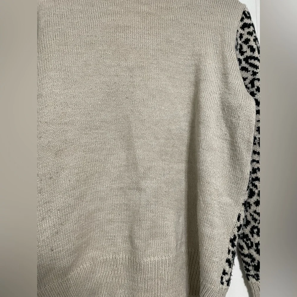 ‼️Coming Soon‼️ Leopard Sweater - Picture 5 of 8